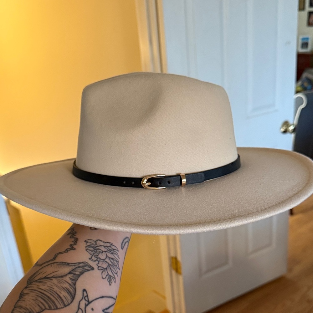 Lulus hat